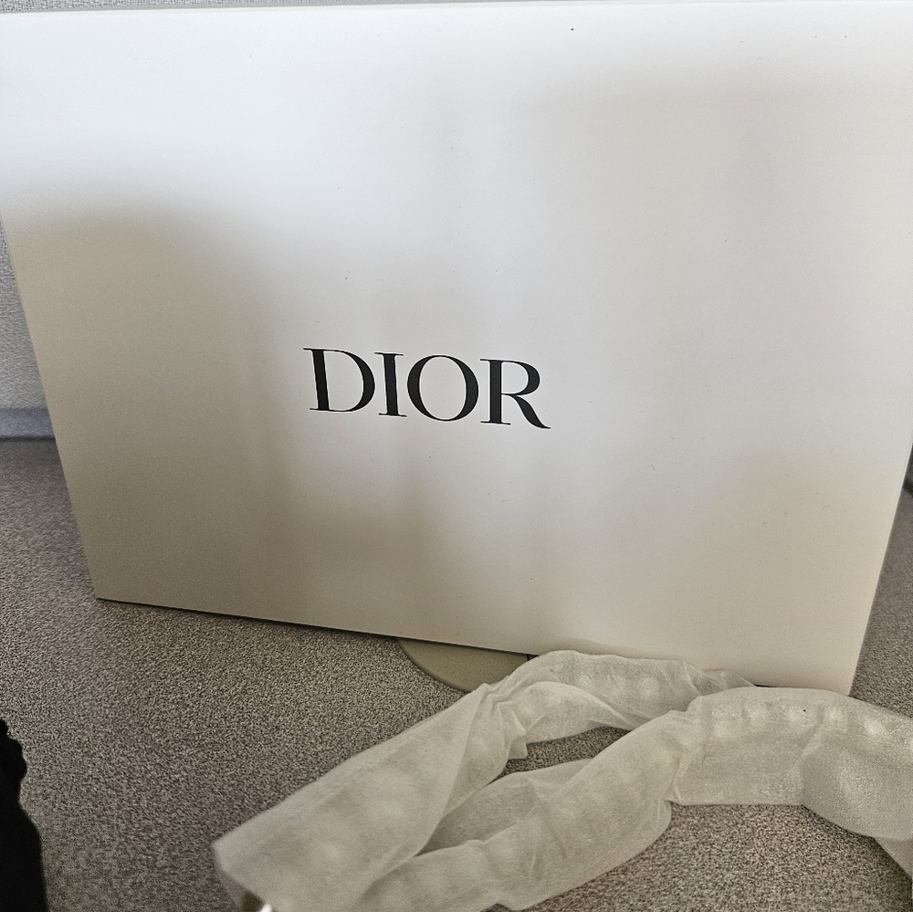 NIB Dior Beaute Black Velvet Cosmetic Beauty Bag W/ Pearl Crossbody Chain GWP - Picture 5 of 9